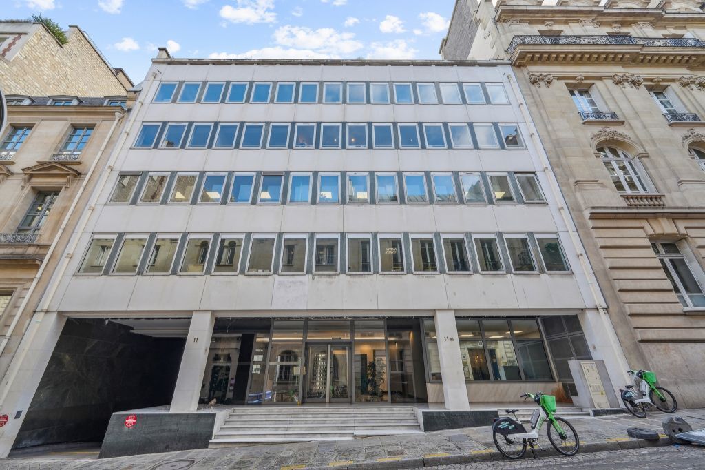 11-11 Rue Christophe Colomb, Paris for lease Building Photo- Image 1 of 10