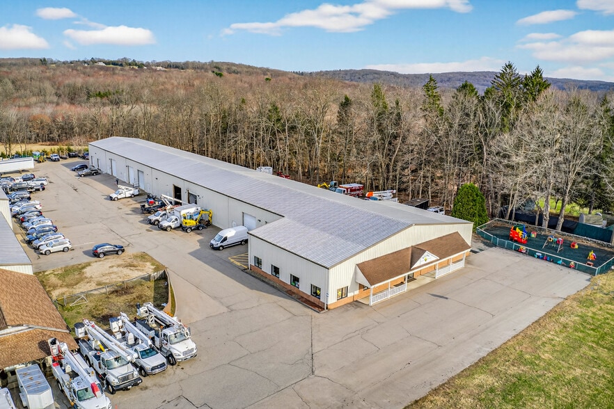 841 Route 32, North Franklin, CT for lease - Building Photo - Image 3 of 20