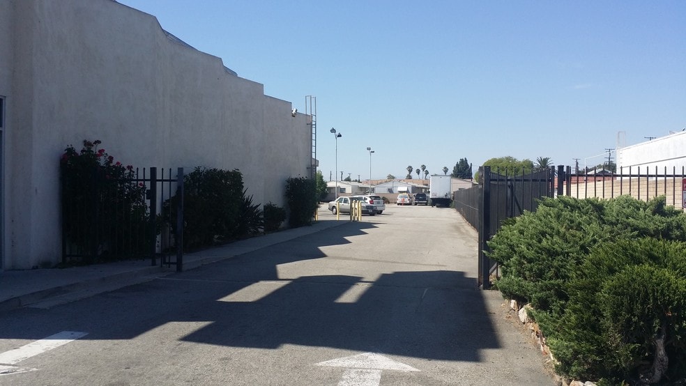 10145 Alondra Blvd, Bellflower, CA à vendre - Photo du bâtiment - Image 3 de 5