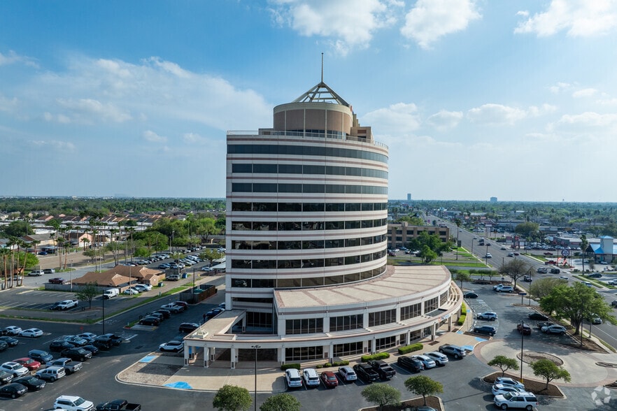 3900 N 10th St, McAllen, TX à louer - Aérien - Image 3 de 5