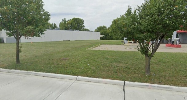 24550 River Road, Mount Clemens, MI for lease - Building Photo - Image 2 of 5