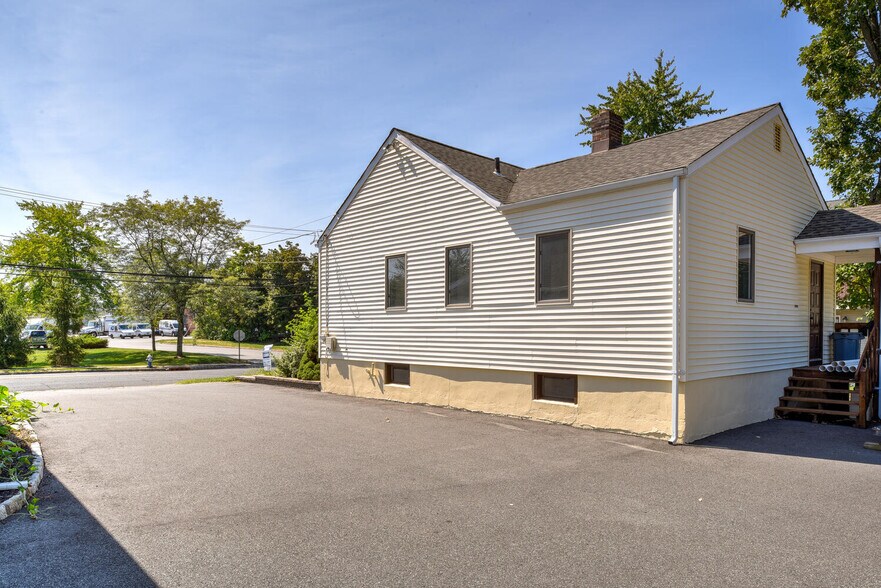 120 Snyder Ave, Berkeley Heights, NJ à vendre - Photo du bâtiment - Image 3 de 9