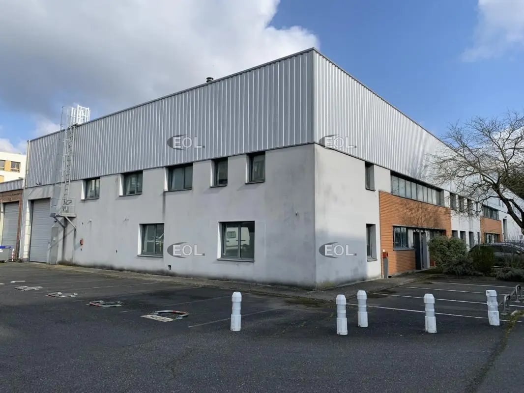 Industrial in Massy for lease Building Photo- Image 1 of 12