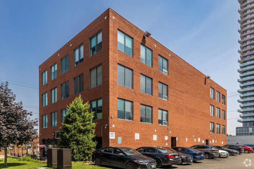 1066 Somerset St W, Ottawa, ON à louer - Photo du bâtiment - Image 2 de 3