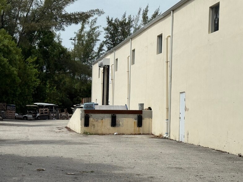 3308 W 45th St, West Palm Beach, FL for lease - Building Photo - Image 2 of 6