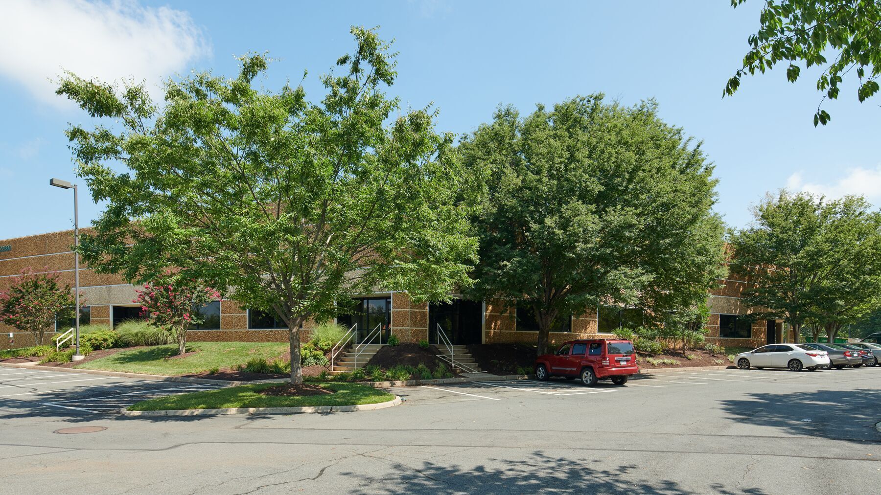 22660 Executive Dr, Dulles Town Center, VA for lease Building Photo- Image 1 of 18