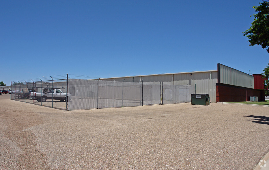 6101 43rd St, Lubbock, TX for lease - Building Photo - Image 2 of 44