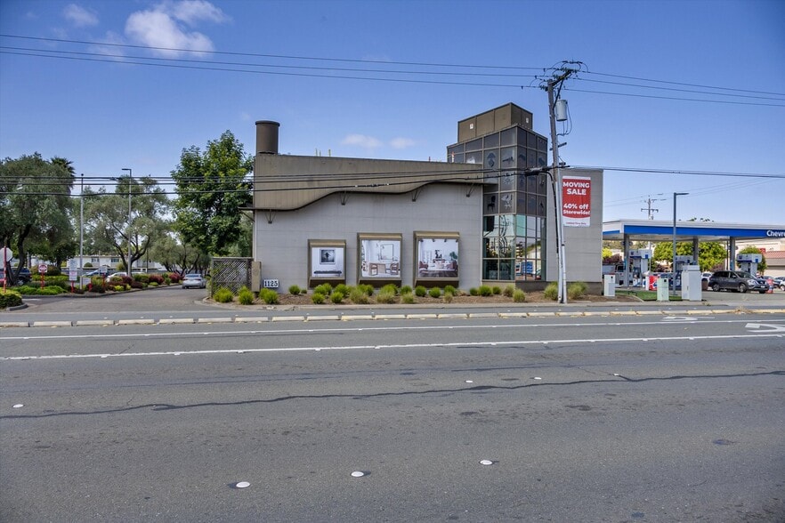 1125 W Steele Ln, Santa Rosa, CA for sale - Building Photo - Image 3 of 29
