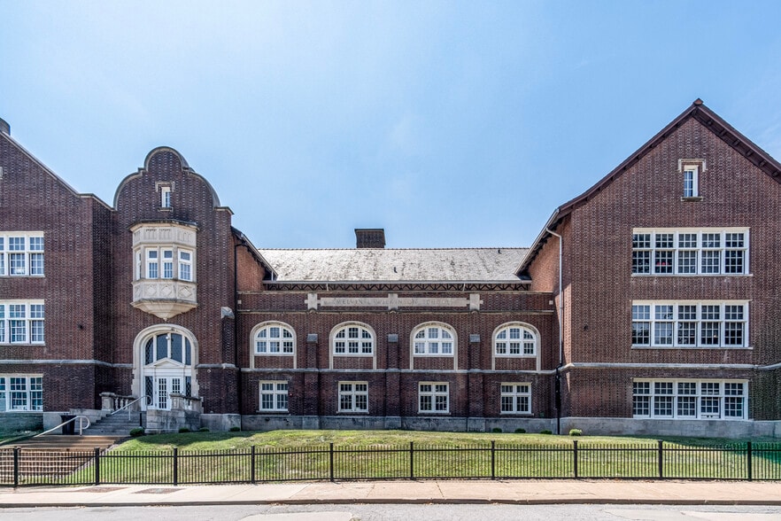 7135 Canterbury Ave, Saint Louis, MO for sale - Building Photo - Image 3 of 30