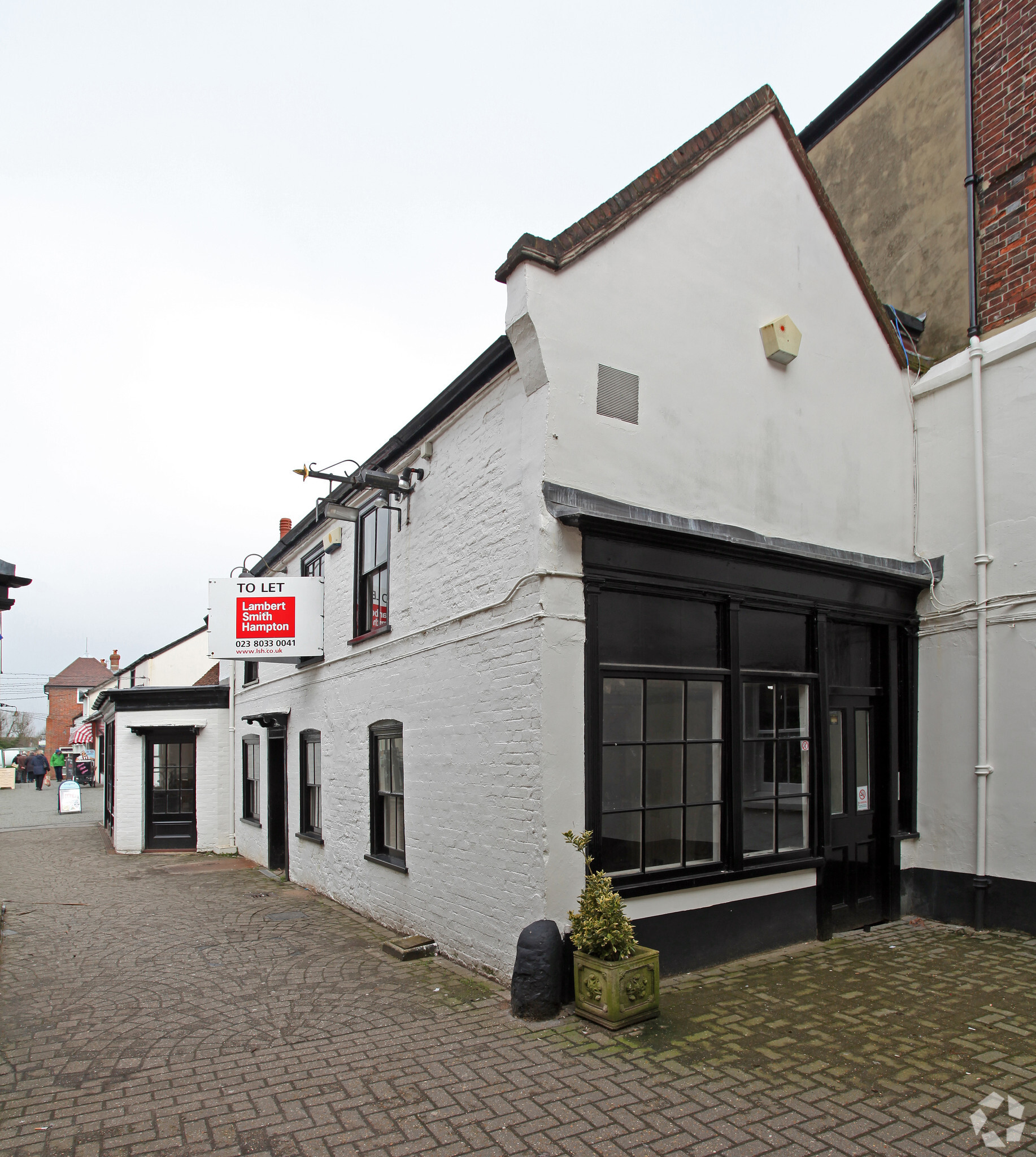 Angel Courtyard, Lymington for lease Primary Photo- Image 1 of 3