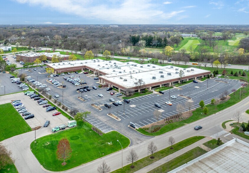 101 Waukegan Rd, Lake Bluff, IL à louer - Photo du bâtiment - Image 3 de 6