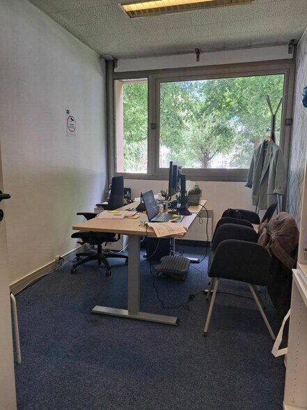 Office in Rouen for sale - Interior Photo - Image 2 of 6