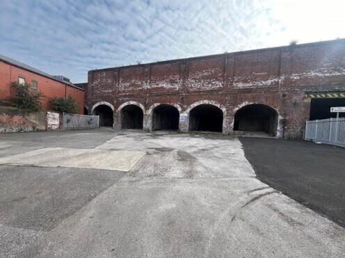 1-6 Love Ln, Wakefield à louer - Photo principale - Image 1 de 3