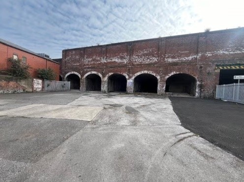 1-6 Love Ln, Wakefield for lease Primary Photo- Image 1 of 4