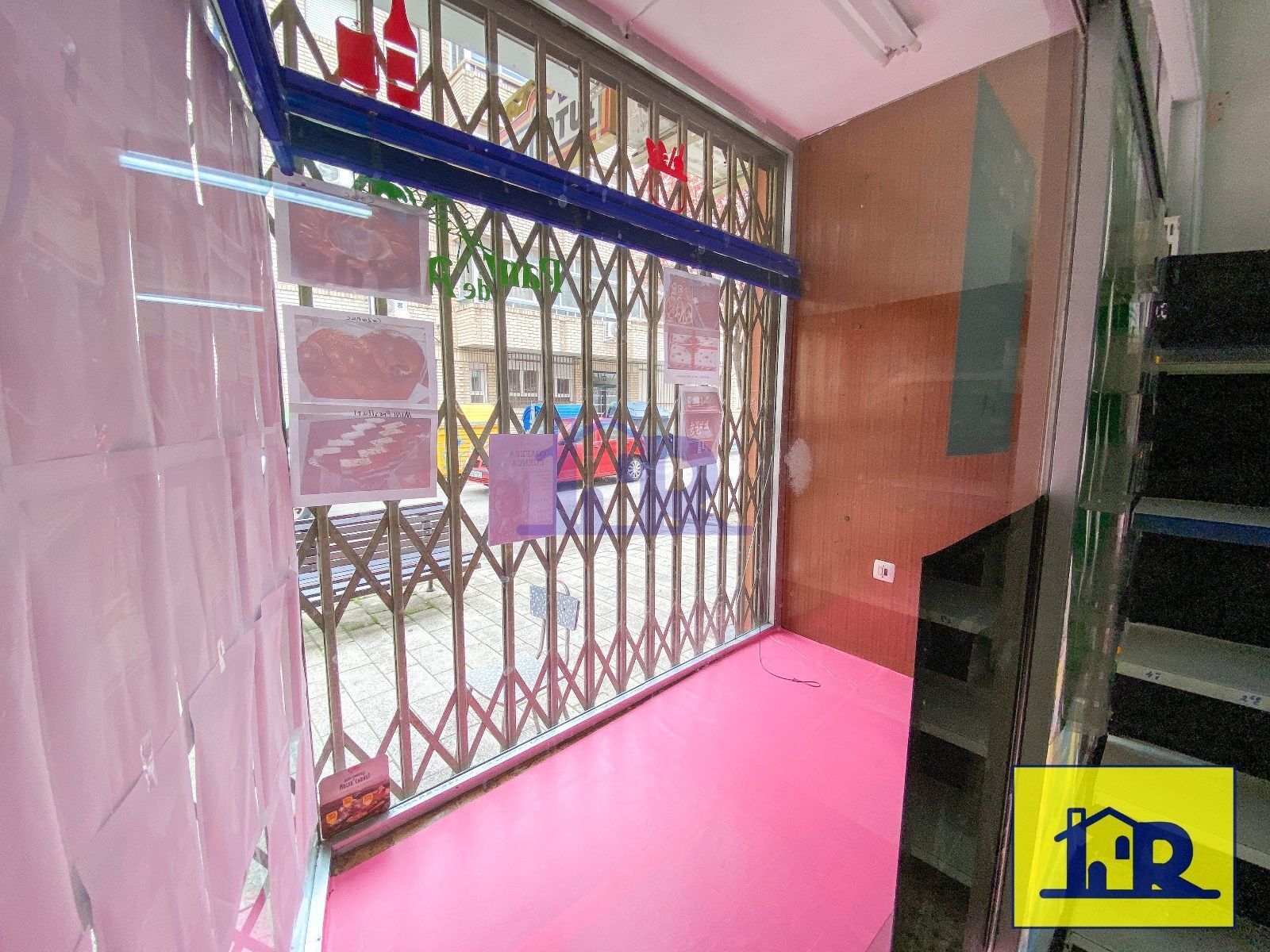 Retail in Cuenca, Cuenca for lease Interior Photo- Image 1 of 7