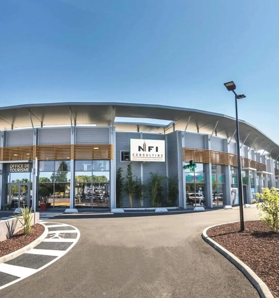 Flex in Roquebrune-sur-Argens for lease - Building Photo - Image 1 of 8