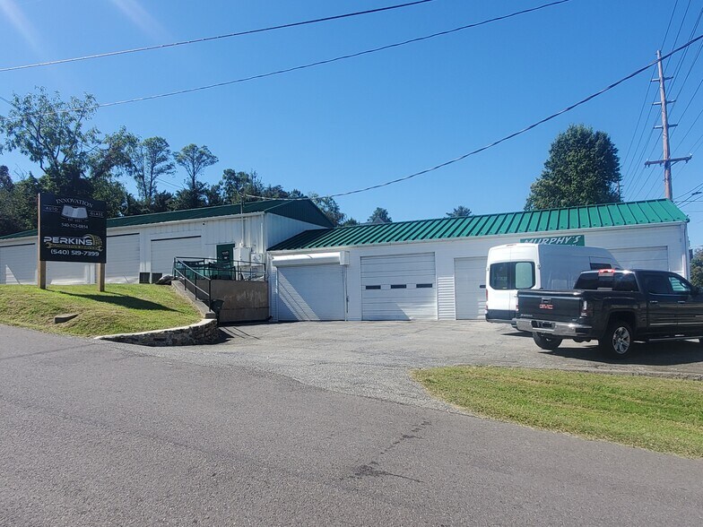 2050 E Main St, Salem, VA à vendre - Photo principale - Image 1 de 14