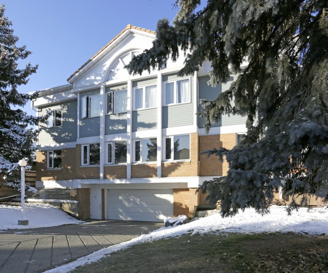 Plus de détails pour 1921 28th St SW, Calgary, AB - Multi-résidentiel à vendre