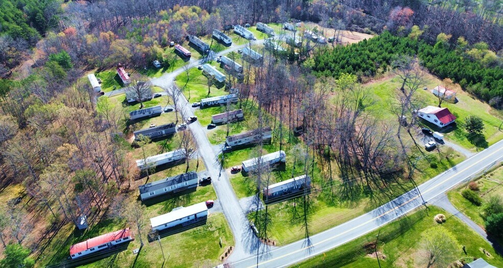 1841 Grit Rd, Hurt, VA à vendre - Photo du bâtiment - Image 2 de 8