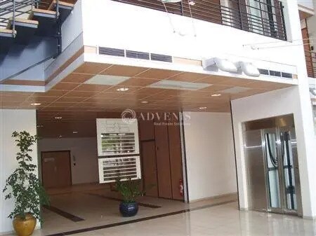 Office in Poissy for lease - Building Photo - Image 3 of 12