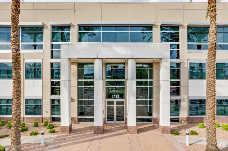 2421 W Peoria Ave, Phoenix, AZ à louer - Photo du bâtiment - Image 3 de 5