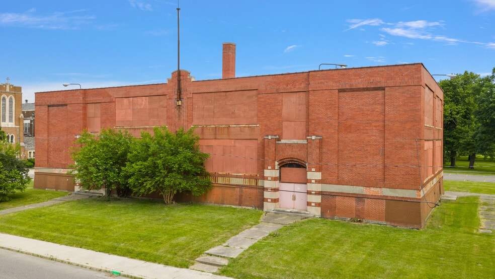 8411 E Forest Ave, Detroit, MI à vendre - Photo du bâtiment - Image 3 de 34