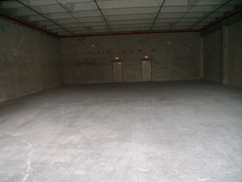 12600 SW 130th St, Miami, FL à vendre - Photo intérieure - Image 3 de 16