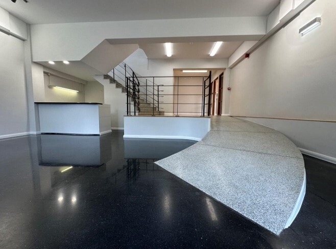 Summer Rd, Thames Ditton for lease Interior Photo- Image 1 of 9