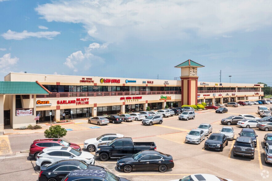3112-3212 N Jupiter Rd, Garland, TX à louer - Photo du bâtiment - Image 3 de 8
