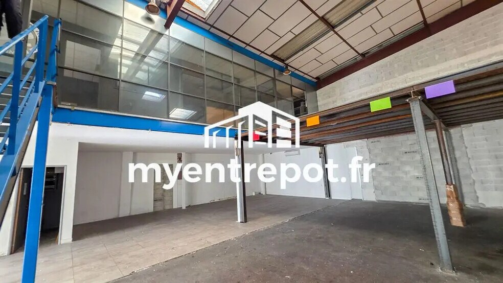 Flex in Vitrolles for lease - Interior Photo - Image 2 of 8