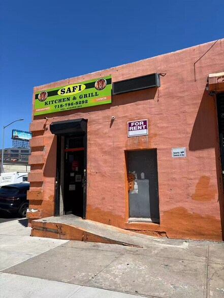 23-01 Borden ave, Queens, NY for lease - Building Photo - Image 2 of 3