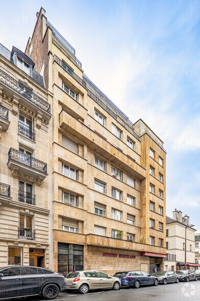 Immeuble residentiel dans Paris à vendre - Photo du bâtiment - Image 2 de 2