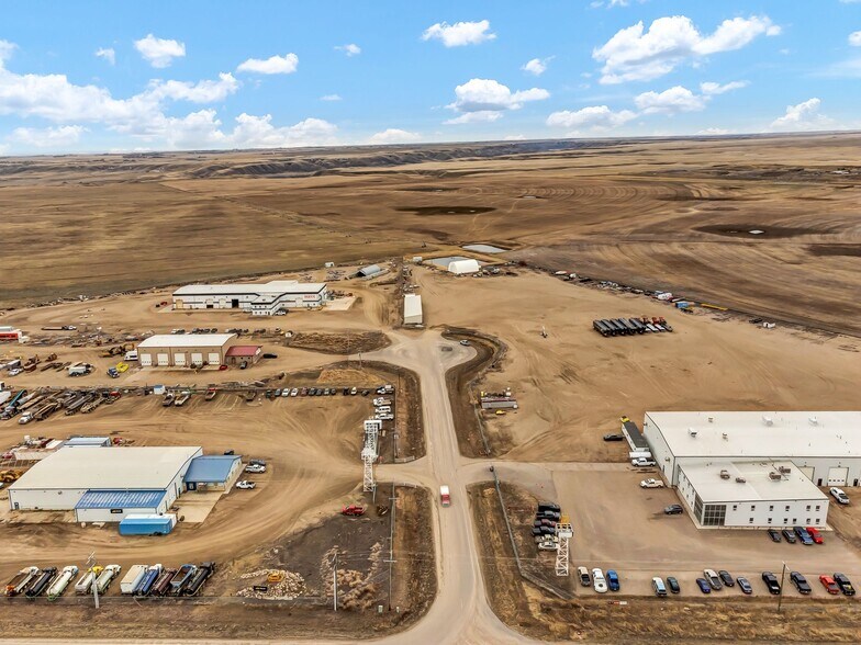 7013 Old Trans Canada Hwy, Redcliff, AB à vendre - Photo du bâtiment - Image 2 de 5