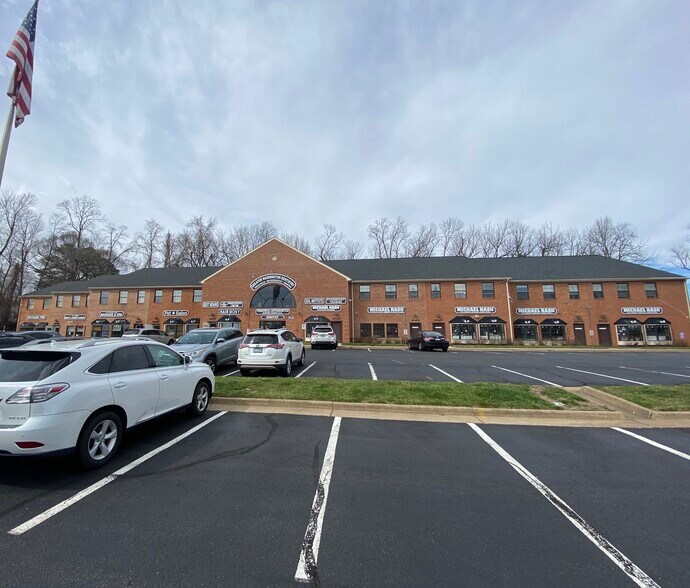 8622 Lee Hwy, Fairfax, VA à vendre - Photo du bâtiment - Image 2 de 10