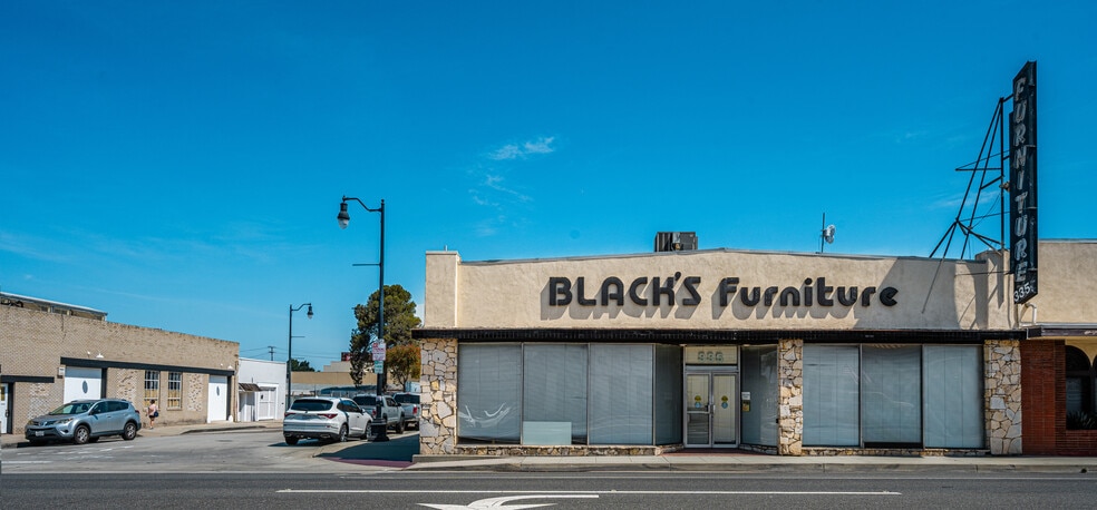 335 W Chapman Ave, Orange, CA for lease - Building Photo - Image 2 of 44