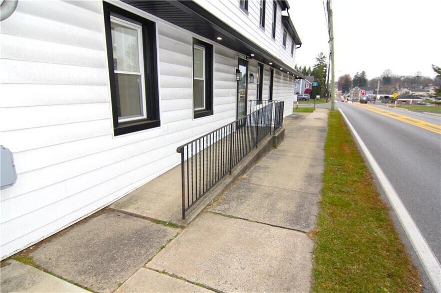 3348 Easton Ave, Bethlehem, PA à louer - Photo du bâtiment - Image 2 de 10