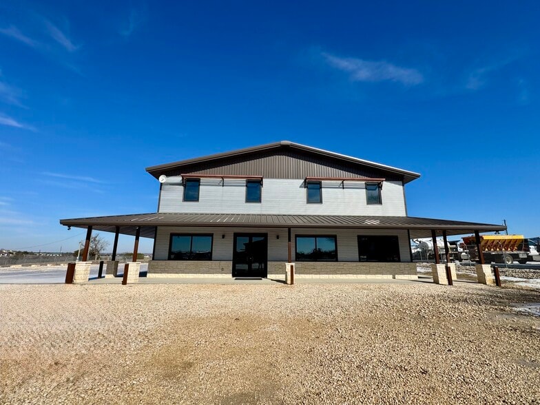 105 McBar Dr, Jarrell, TX à louer - Photo du bâtiment - Image 3 de 23