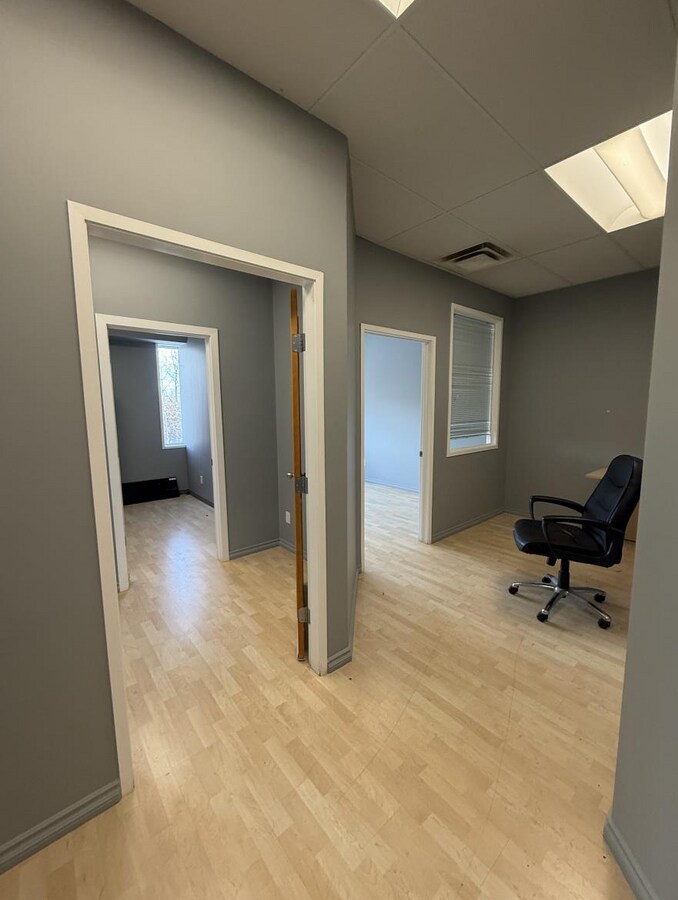 6916-6928 Roper Rd NW, Edmonton, AB T6B 3H9 - Unité 6924 -  - Photo intérieure - Image 1 of 7