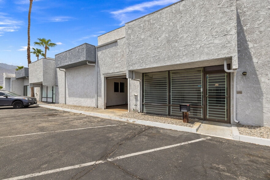 800 S Vella Rd, Palm Springs, CA à louer - Photo du bâtiment - Image 2 de 37