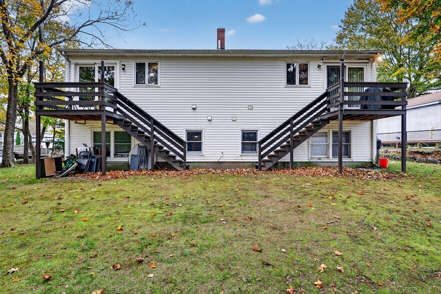 28 Riverdale Ave, West Warwick, RI à vendre - Photo du bâtiment - Image 3 de 8