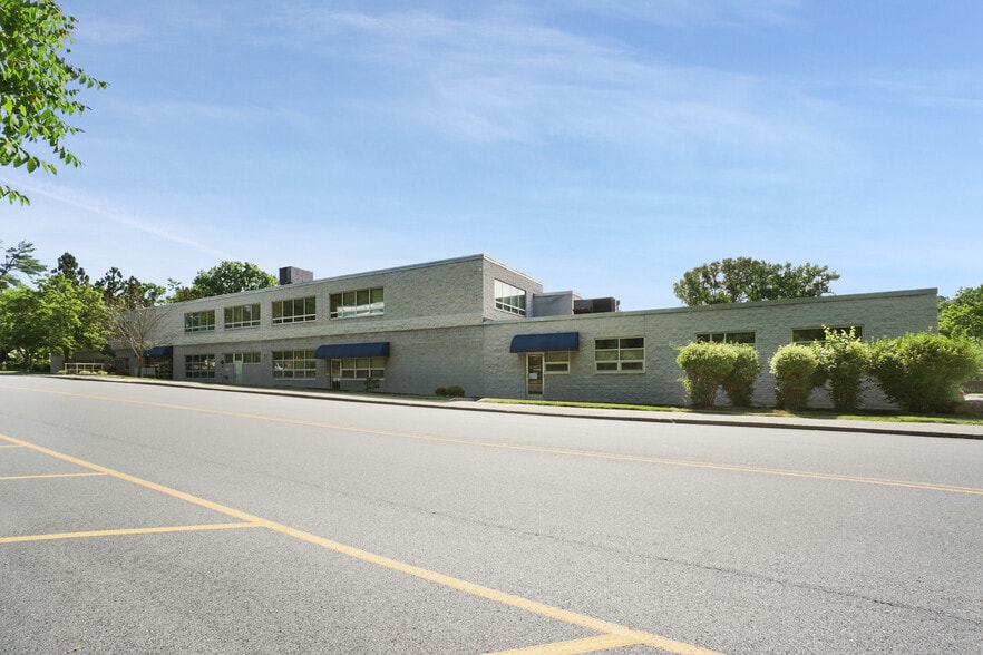 185 Kisco Ave, Mount Kisco, NY for lease - Primary Photo - Image 3 of 12