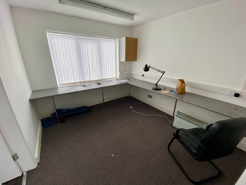 Greenfield Rd, Colne for lease - Interior Photo - Image 3 of 4