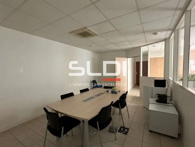 Office in Limas for lease - Interior Photo - Image 3 of 4