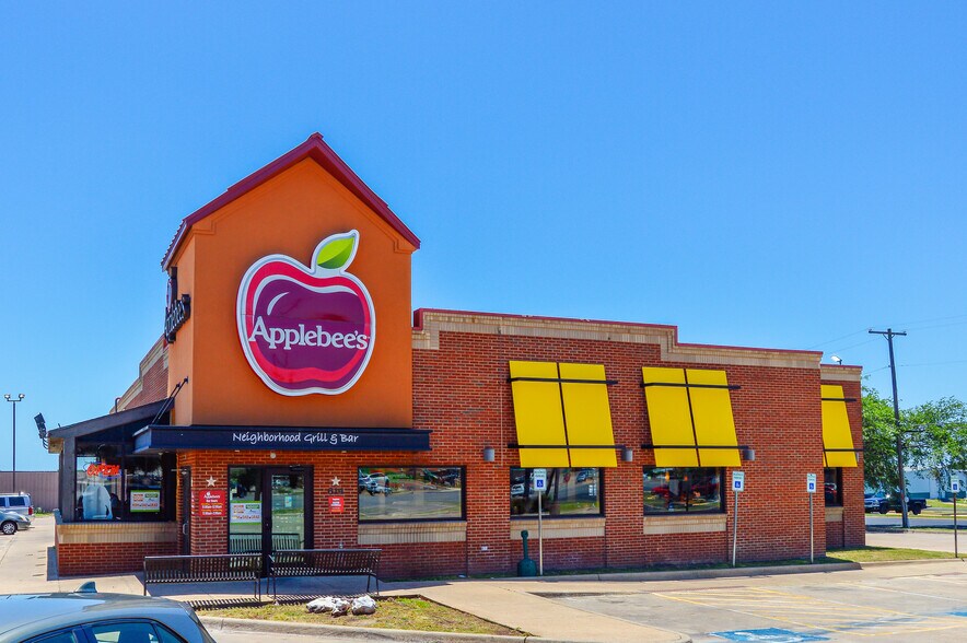 614 N Valley Mills Dr, Waco, TX à louer - Photo du bâtiment - Image 2 de 7