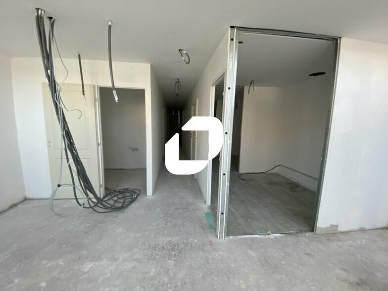 Retail in Roubaix for sale - Interior Photo - Image 3 of 4