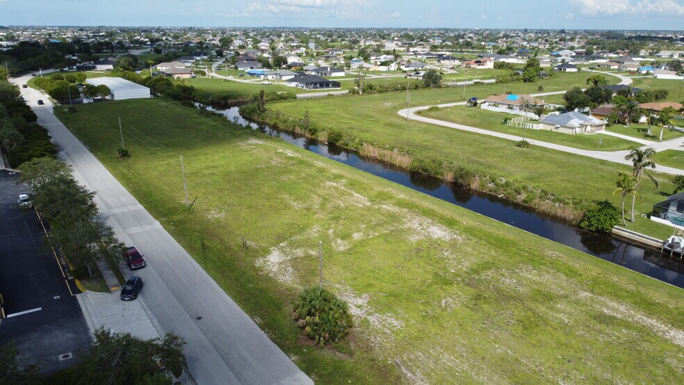 1801-1809-1821 10th Ter, Cape Coral, FL à vendre - Photo principale - Image 3 de 10