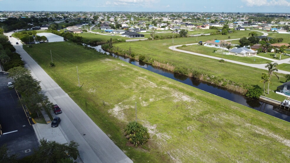 1801-1809-1821 10th Ter, Cape Coral, FL for sale - Primary Photo - Image 1 of 10