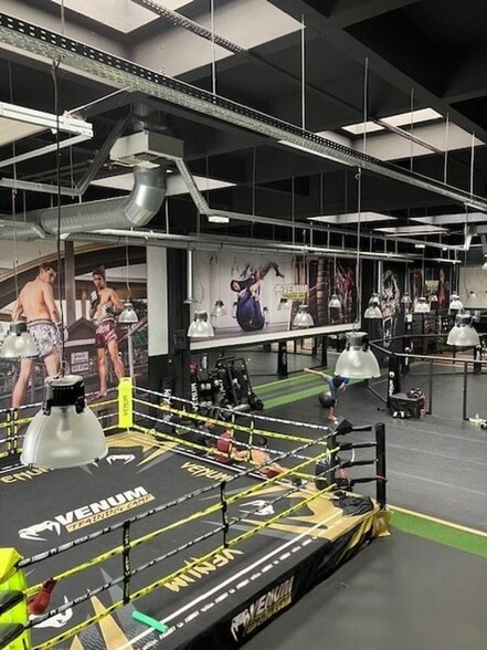 Flex in Rungis for lease - Interior Photo - Image 2 of 4