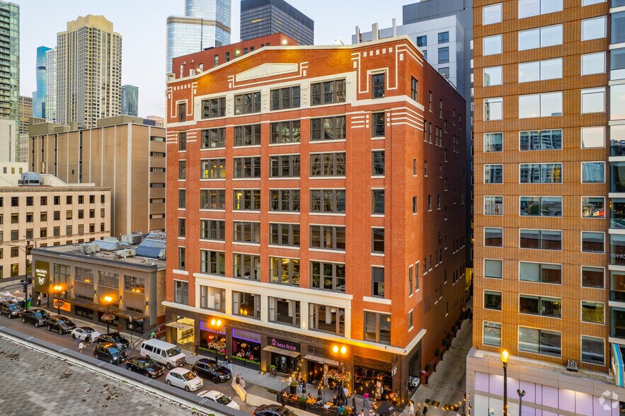 57-59 W Grand Ave, Chicago, IL à louer - Photo du bâtiment - Image 1 de 3