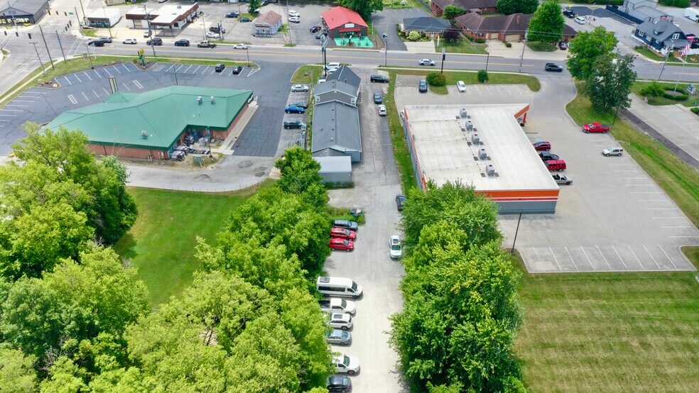 516 E Main St, Brownsburg, IN à vendre - Photo du bâtiment - Image 3 de 11